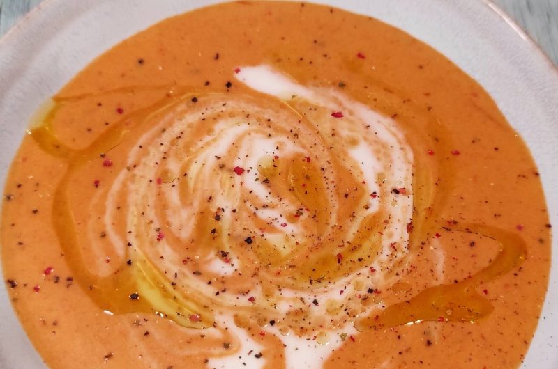 Sopa de tomate, receta saludable
